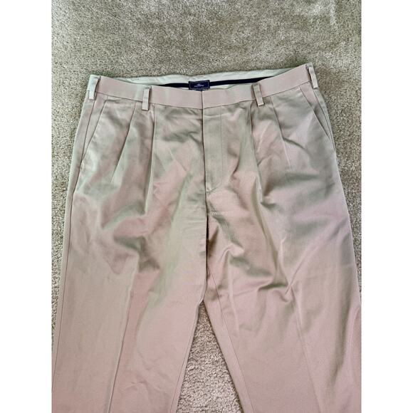 Dockers Pants Mens 40x32 Beige Khaki Classic Fit Slacks Trousers Pleated D522 - Picture 2 of 14